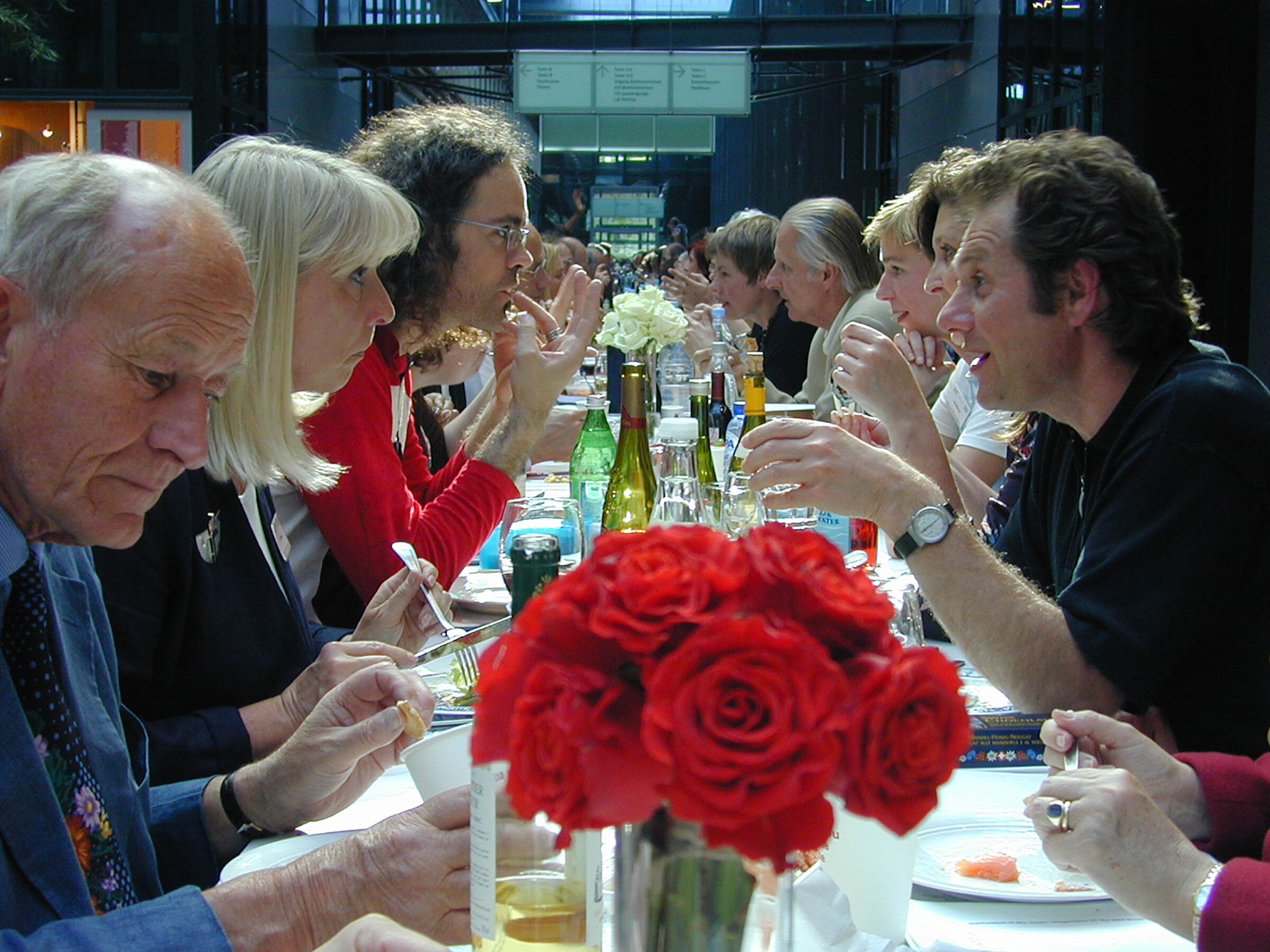 Max Bottini: Tischgespräch in Amsterdam aus Anlass des Schweizer Staatsbesuchs, 2004